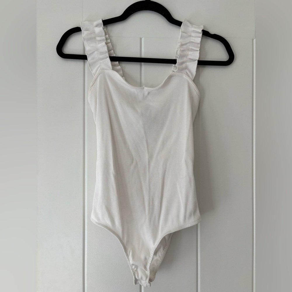 Alya Classic White Ribbed Top